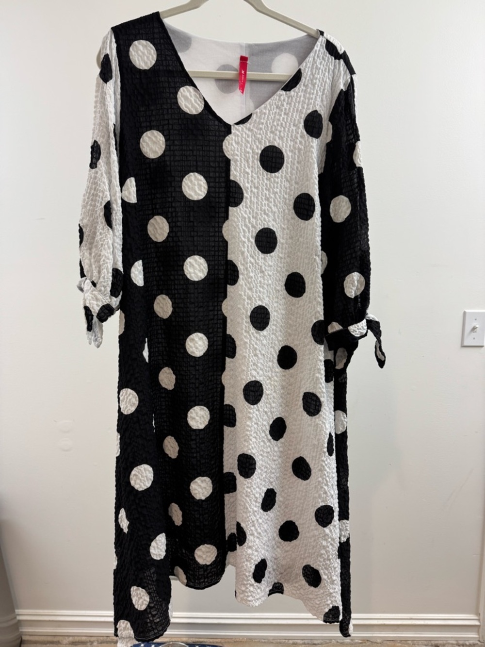 Asymmetrical Polka Dot V-Neck Midi Dress - Black & White